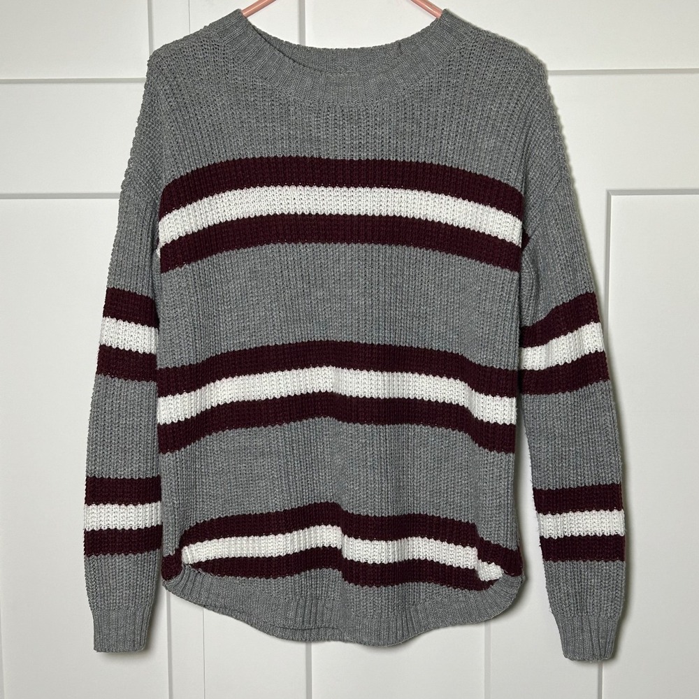 SO Women's Sweater MEDIUM Gray Pullover Ribbed Knit Striped Hi‎ Low Relaxed